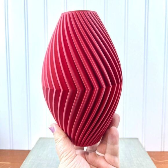 Modern Geometric Vase, The Soko Vase, Twisted Geometric Design, Sleek Minimalist - Picture 7 of 9